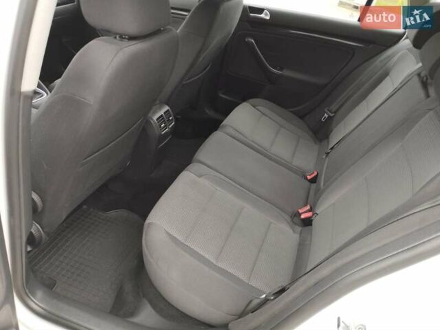 Білий Фольксваген Гольф, об'ємом двигуна 1.6 л та пробігом 174 тис. км за 7699 $, фото 14 на Automoto.ua