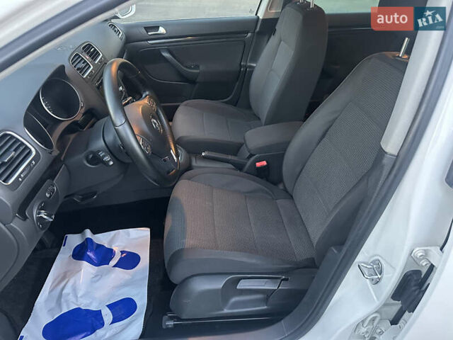 Белый Фольксваген Гольф, объемом двигателя 1.4 л и пробегом 213 тыс. км за 7799 $, фото 33 на Automoto.ua