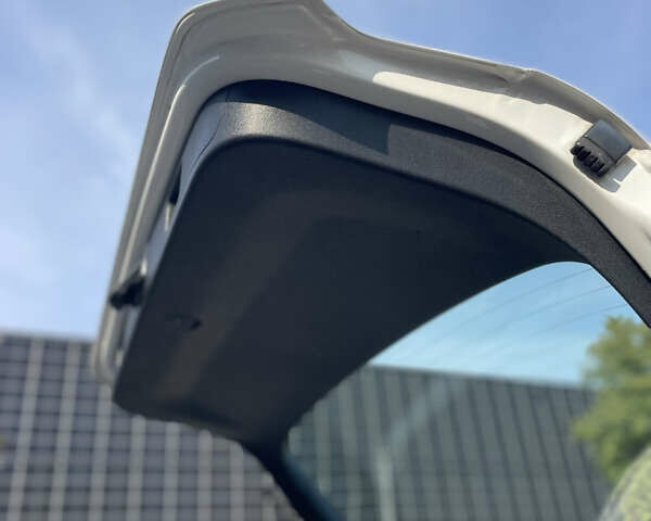 Белый Фольксваген Гольф, объемом двигателя 1.4 л и пробегом 199 тыс. км за 6500 $, фото 42 на Automoto.ua