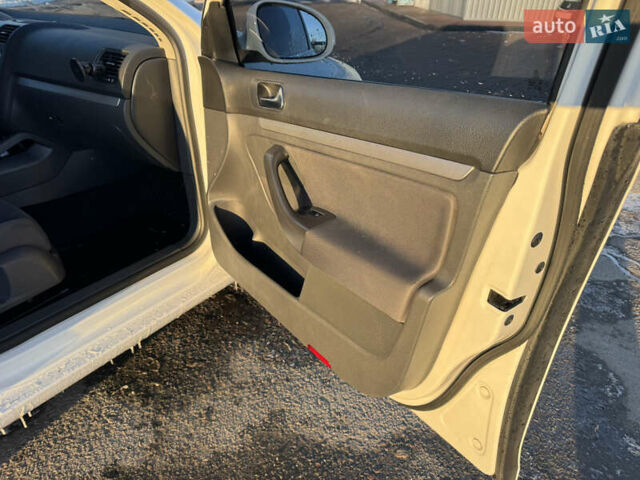 Белый Фольксваген Гольф, объемом двигателя 1.9 л и пробегом 315 тыс. км за 6050 $, фото 41 на Automoto.ua