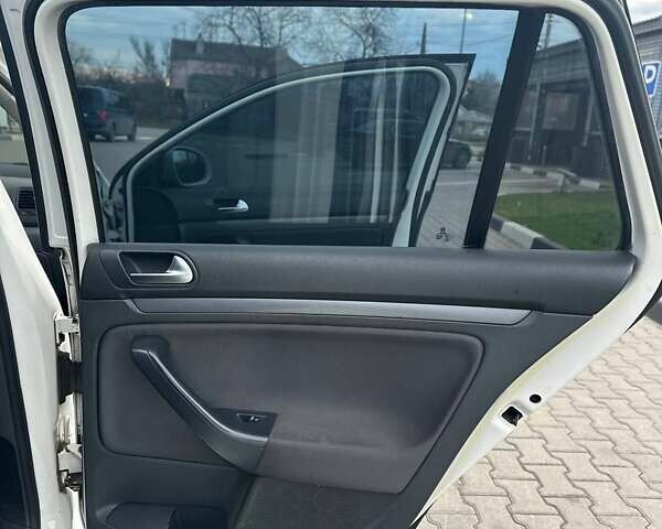 Белый Фольксваген Гольф, объемом двигателя 1.9 л и пробегом 143 тыс. км за 6050 $, фото 33 на Automoto.ua