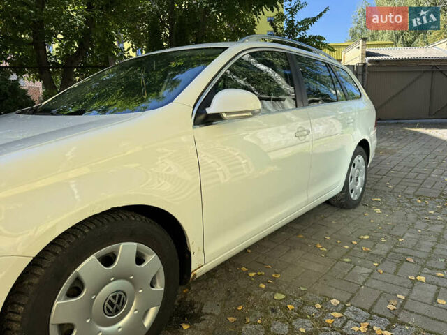 Белый Фольксваген Гольф, объемом двигателя 1.39 л и пробегом 276 тыс. км за 5200 $, фото 3 на Automoto.ua