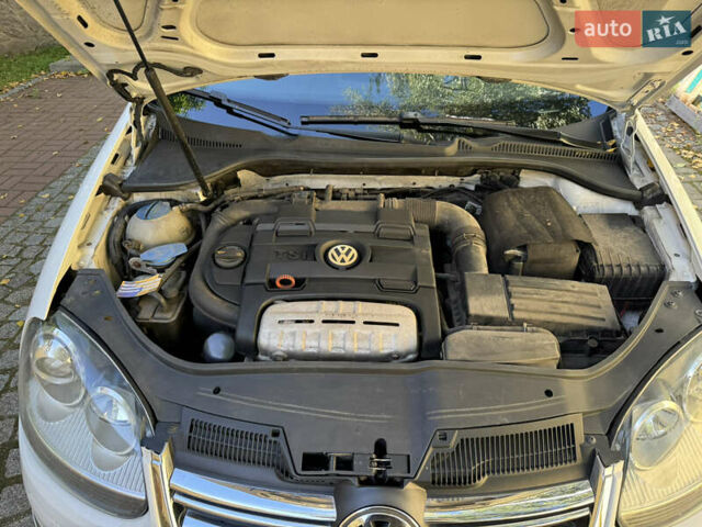 Белый Фольксваген Гольф, объемом двигателя 1.39 л и пробегом 276 тыс. км за 5200 $, фото 23 на Automoto.ua