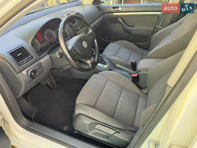 Белый Фольксваген Гольф, объемом двигателя 1.39 л и пробегом 276 тыс. км за 5200 $, фото 18 на Automoto.ua