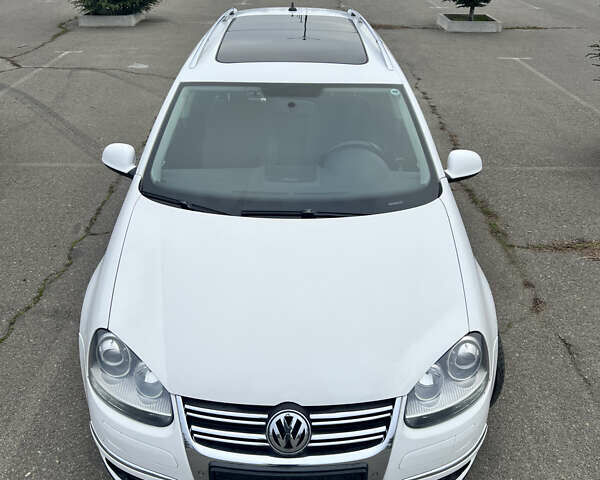 Белый Фольксваген Гольф, объемом двигателя 1.97 л и пробегом 352 тыс. км за 7590 $, фото 2 на Automoto.ua