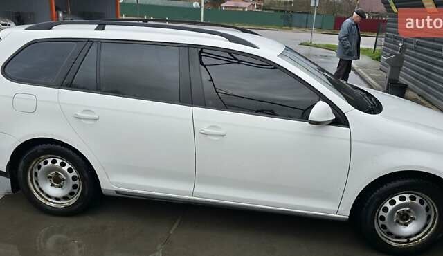 Белый Фольксваген Гольф, объемом двигателя 1.9 л и пробегом 143 тыс. км за 5500 $, фото 1 на Automoto.ua