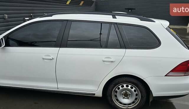 Белый Фольксваген Гольф, объемом двигателя 1.9 л и пробегом 143 тыс. км за 5500 $, фото 2 на Automoto.ua