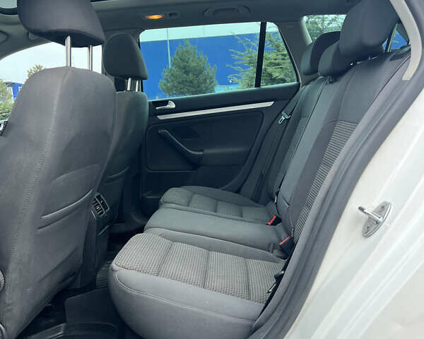 Белый Фольксваген Гольф, объемом двигателя 1.97 л и пробегом 352 тыс. км за 7590 $, фото 16 на Automoto.ua