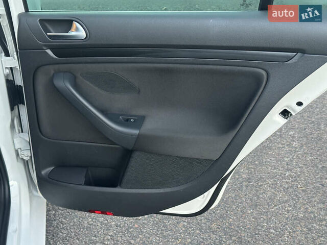 Белый Фольксваген Гольф, объемом двигателя 1.4 л и пробегом 213 тыс. км за 7799 $, фото 38 на Automoto.ua