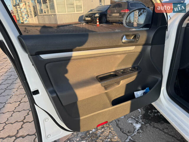 Белый Фольксваген Гольф, объемом двигателя 1.9 л и пробегом 315 тыс. км за 6050 $, фото 34 на Automoto.ua