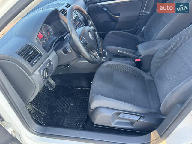 Белый Фольксваген Гольф, объемом двигателя 1.9 л и пробегом 315 тыс. км за 6050 $, фото 35 на Automoto.ua