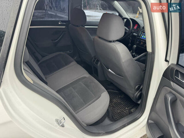 Белый Фольксваген Гольф, объемом двигателя 1.9 л и пробегом 315 тыс. км за 6050 $, фото 25 на Automoto.ua