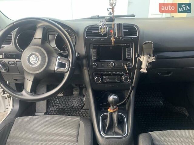 Белый Фольксваген Гольф, объемом двигателя 1.97 л и пробегом 320 тыс. км за 7500 $, фото 9 на Automoto.ua