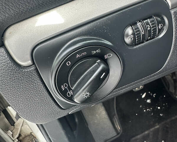 Белый Фольксваген Гольф, объемом двигателя 1.6 л и пробегом 249 тыс. км за 6800 $, фото 27 на Automoto.ua