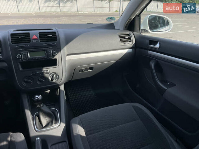 Білий Фольксваген Гольф, об'ємом двигуна 1.4 л та пробігом 199 тис. км за 5700 $, фото 42 на Automoto.ua