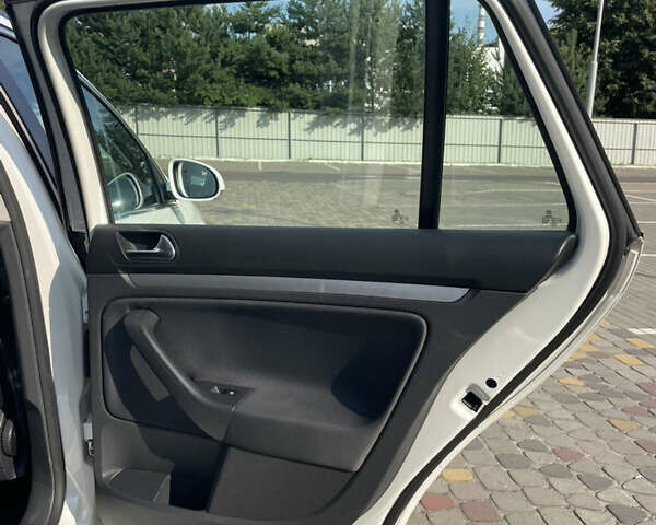 Білий Фольксваген Гольф, об'ємом двигуна 1.4 л та пробігом 199 тис. км за 5700 $, фото 34 на Automoto.ua