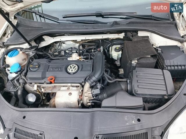 Белый Фольксваген Гольф, объемом двигателя 1.4 л и пробегом 197 тыс. км за 5900 $, фото 13 на Automoto.ua