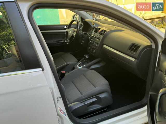 Белый Фольксваген Гольф, объемом двигателя 1.39 л и пробегом 276 тыс. км за 5200 $, фото 10 на Automoto.ua