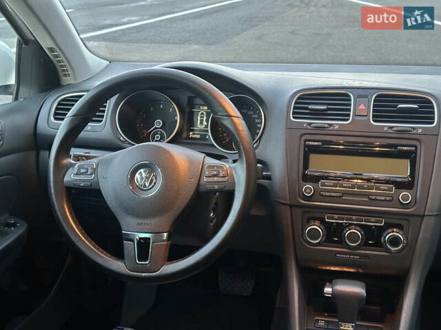 Белый Фольксваген Гольф, объемом двигателя 1.4 л и пробегом 213 тыс. км за 7799 $, фото 44 на Automoto.ua