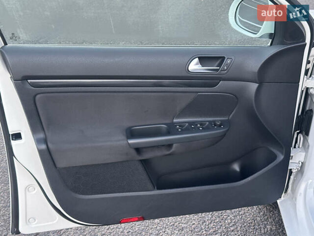 Белый Фольксваген Гольф, объемом двигателя 1.4 л и пробегом 213 тыс. км за 7799 $, фото 29 на Automoto.ua