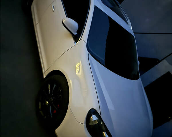 Белый Фольксваген Гольф, объемом двигателя 1.97 л и пробегом 294 тыс. км за 8000 $, фото 16 на Automoto.ua