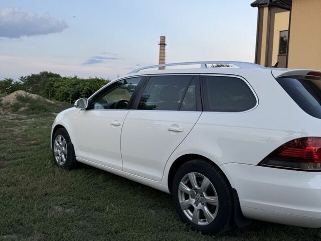 Белый Фольксваген Гольф, объемом двигателя 1.6 л и пробегом 252 тыс. км за 8000 $, фото 6 на Automoto.ua