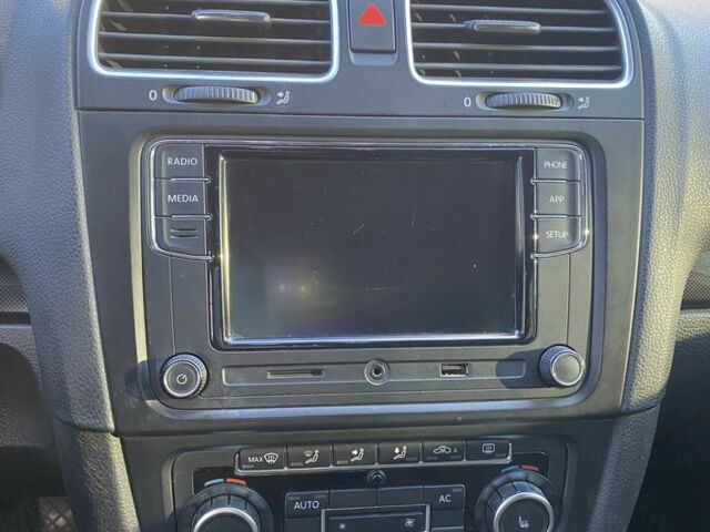 Білий Фольксваген Гольф, об'ємом двигуна 1.6 л та пробігом 381 тис. км за 8000 $, фото 9 на Automoto.ua