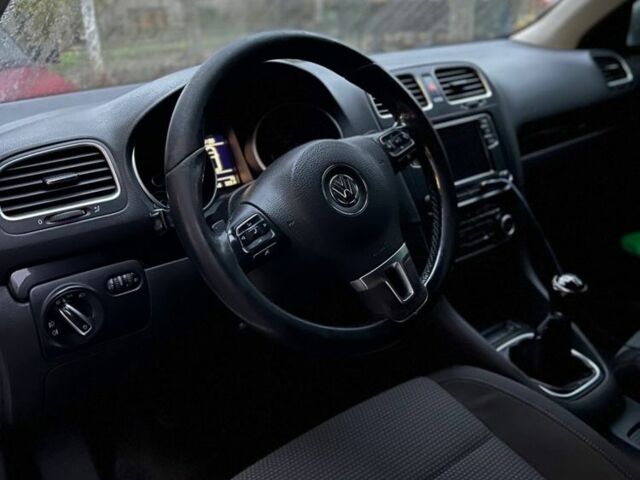 Белый Фольксваген Гольф, объемом двигателя 1.6 л и пробегом 380 тыс. км за 5000 $, фото 5 на Automoto.ua