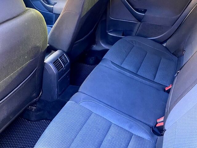 Білий Фольксваген Гольф, об'ємом двигуна 1.6 л та пробігом 381 тис. км за 8000 $, фото 4 на Automoto.ua