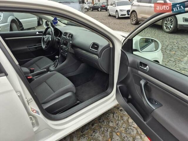 Белый Фольксваген Гольф, объемом двигателя 1.2 л и пробегом 250 тыс. км за 6300 $, фото 16 на Automoto.ua