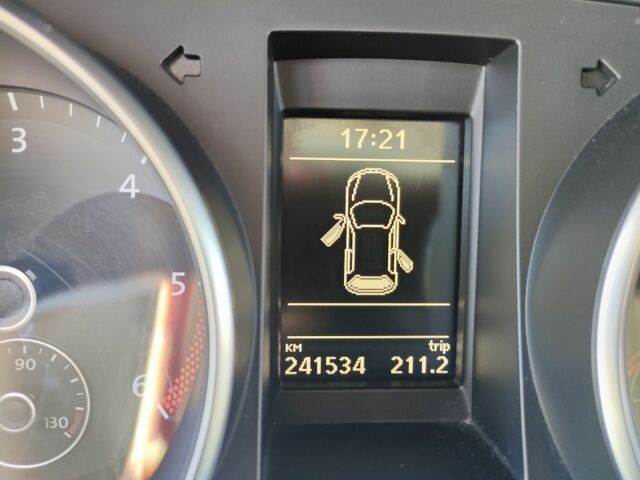 Белый Фольксваген Гольф, объемом двигателя 1.6 л и пробегом 241 тыс. км за 7999 $, фото 3 на Automoto.ua