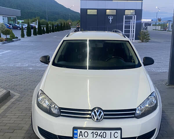 Белый Фольксваген Гольф, объемом двигателя 1.6 л и пробегом 300 тыс. км за 6100 $, фото 2 на Automoto.ua