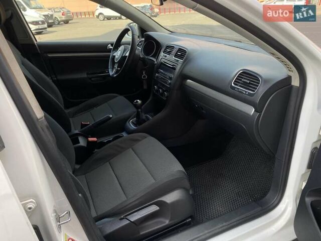 Белый Фольксваген Гольф, объемом двигателя 1.6 л и пробегом 289 тыс. км за 6350 $, фото 13 на Automoto.ua