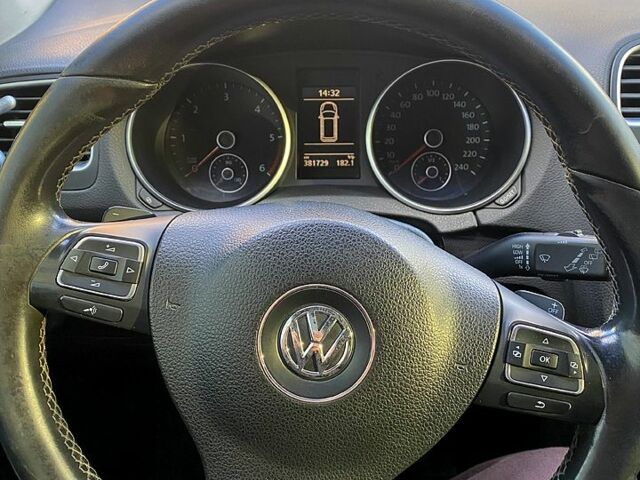 Білий Фольксваген Гольф, об'ємом двигуна 1.6 л та пробігом 381 тис. км за 8000 $, фото 10 на Automoto.ua