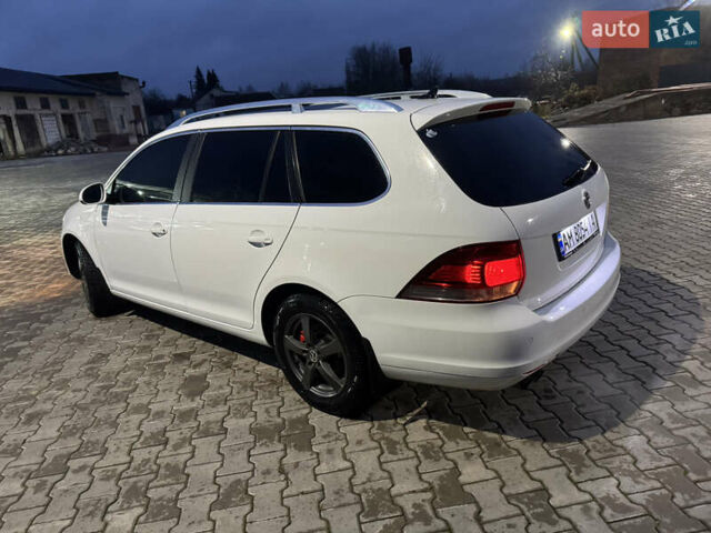 Белый Фольксваген Гольф, объемом двигателя 1.97 л и пробегом 294 тыс. км за 8000 $, фото 2 на Automoto.ua