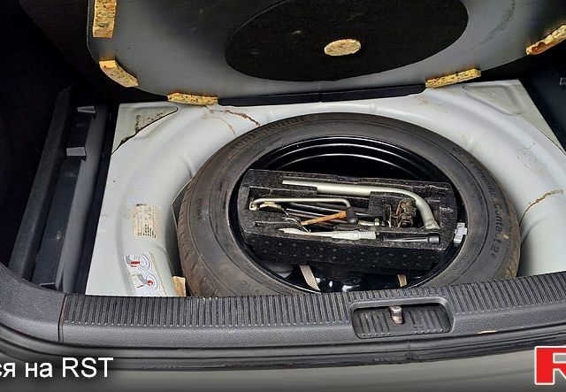 Белый Фольксваген Гольф, объемом двигателя 1.6 л и пробегом 256 тыс. км за 7550 $, фото 3 на Automoto.ua