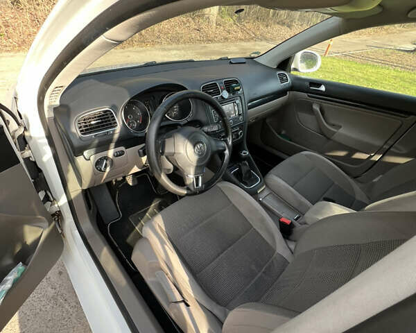 Білий Фольксваген Гольф, об'ємом двигуна 1.6 л та пробігом 370 тис. км за 6700 $, фото 3 на Automoto.ua