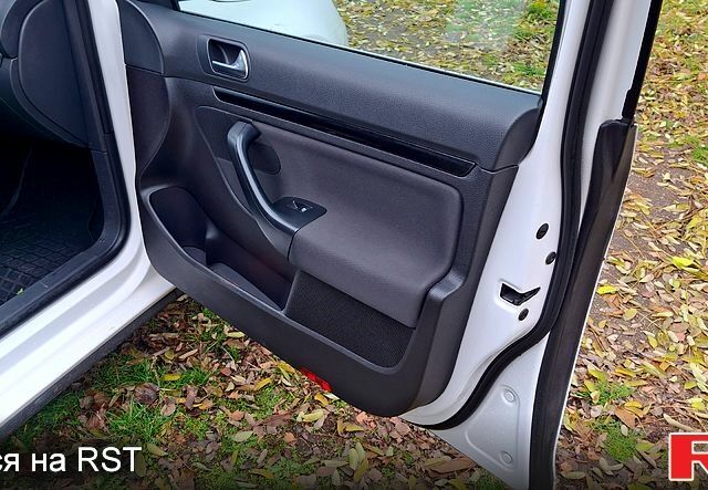 Белый Фольксваген Гольф, объемом двигателя 1.6 л и пробегом 256 тыс. км за 7550 $, фото 5 на Automoto.ua