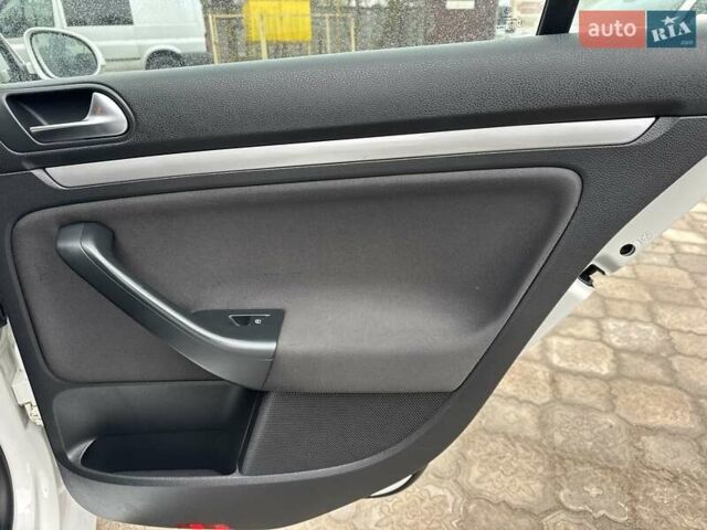 Білий Фольксваген Гольф, об'ємом двигуна 1.6 л та пробігом 348 тис. км за 7900 $, фото 21 на Automoto.ua