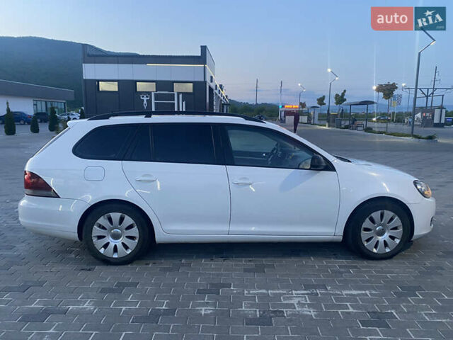 Белый Фольксваген Гольф, объемом двигателя 1.6 л и пробегом 300 тыс. км за 6100 $, фото 4 на Automoto.ua