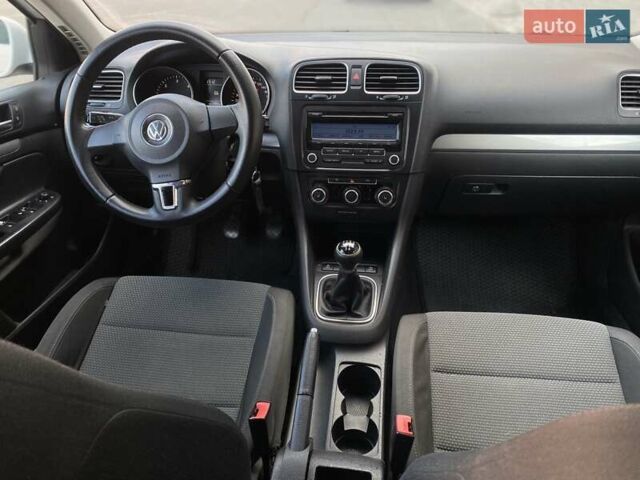 Белый Фольксваген Гольф, объемом двигателя 1.6 л и пробегом 289 тыс. км за 6350 $, фото 10 на Automoto.ua