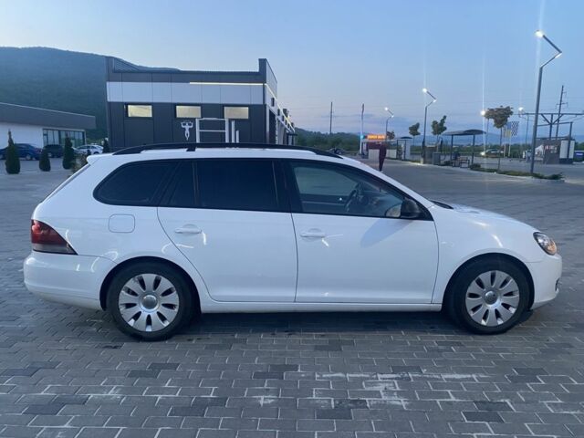 Белый Фольксваген Гольф, объемом двигателя 1.6 л и пробегом 240 тыс. км за 6100 $, фото 6 на Automoto.ua