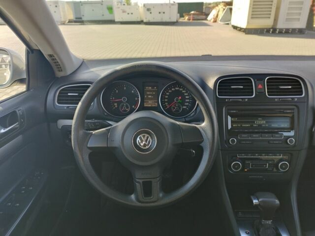 Белый Фольксваген Гольф, объемом двигателя 1.6 л и пробегом 241 тыс. км за 7999 $, фото 1 на Automoto.ua