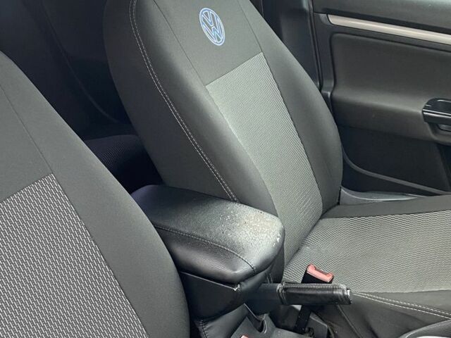 Белый Фольксваген Гольф, объемом двигателя 1.6 л и пробегом 240 тыс. км за 6100 $, фото 10 на Automoto.ua