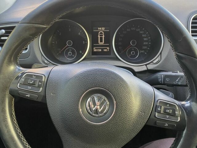 Білий Фольксваген Гольф, об'ємом двигуна 1.6 л та пробігом 381 тис. км за 8000 $, фото 13 на Automoto.ua