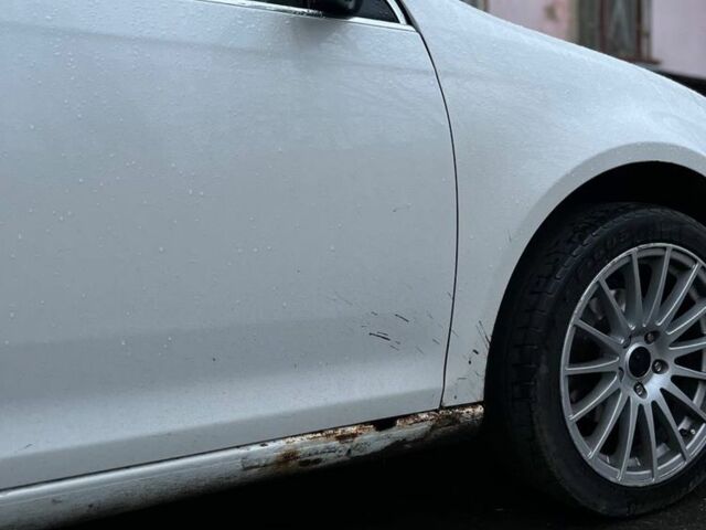 Белый Фольксваген Гольф, объемом двигателя 1.6 л и пробегом 380 тыс. км за 5000 $, фото 3 на Automoto.ua