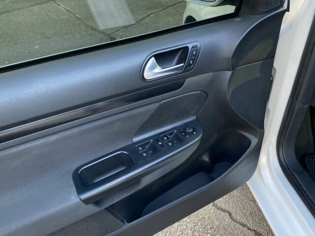 Білий Фольксваген Гольф, об'ємом двигуна 1.6 л та пробігом 381 тис. км за 8000 $, фото 6 на Automoto.ua