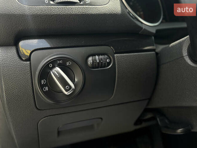 Білий Фольксваген Гольф, об'ємом двигуна 1.6 л та пробігом 296 тис. км за 7500 $, фото 17 на Automoto.ua