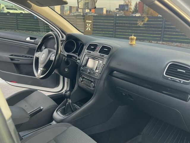 Білий Фольксваген Гольф, об'ємом двигуна 1.6 л та пробігом 300 тис. км за 7000 $, фото 7 на Automoto.ua