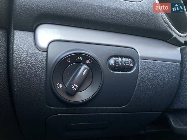 Белый Фольксваген Гольф, объемом двигателя 1.6 л и пробегом 289 тыс. км за 6350 $, фото 14 на Automoto.ua